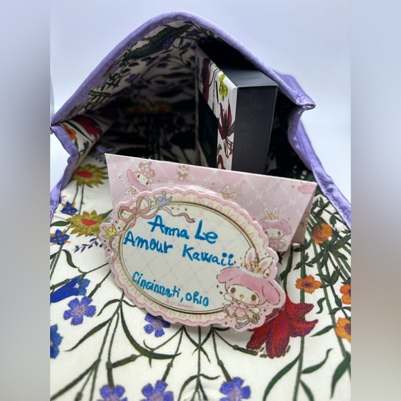 Gucci Round metal mirror with detail floral outside, and purple make up pouch - Picture 9 of 14